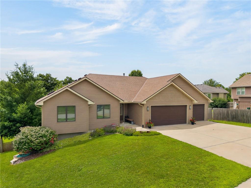 2301 Woodland Cir, Kearney, MO 64060