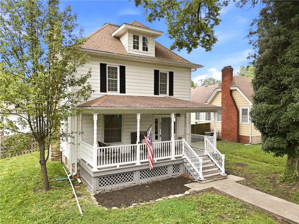 606 E Peoria St, Paola, KS 66071