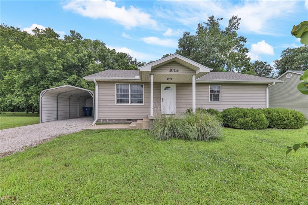 1003 S Ridgeway St, Caney, KS 67333