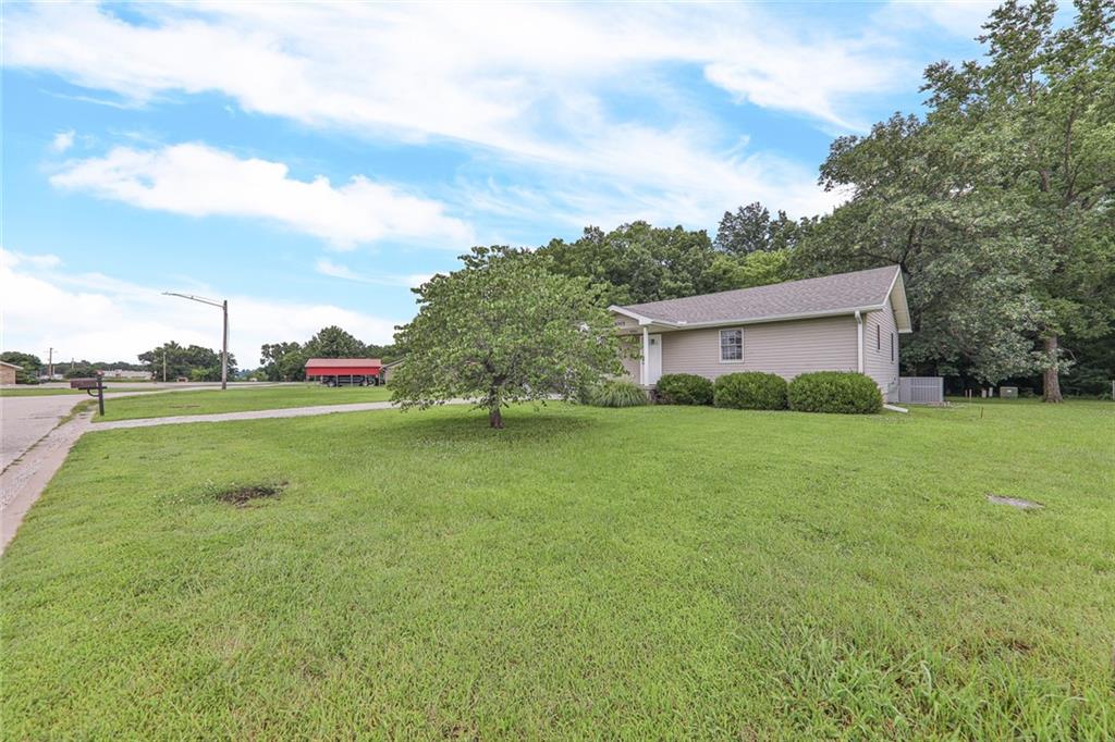 1003 S Ridgeway St, Caney, KS 67333