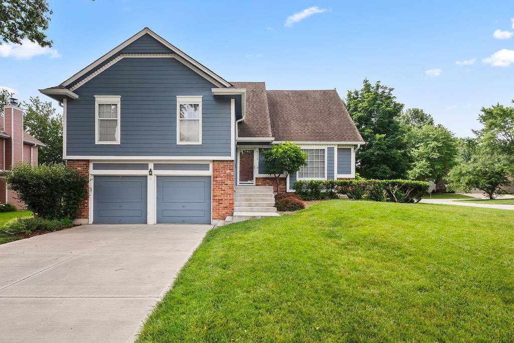 9213 W 117th Ter, Overland Park, KS 66210