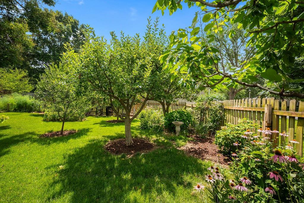 9213 W 117th Ter, Overland Park, KS 66210