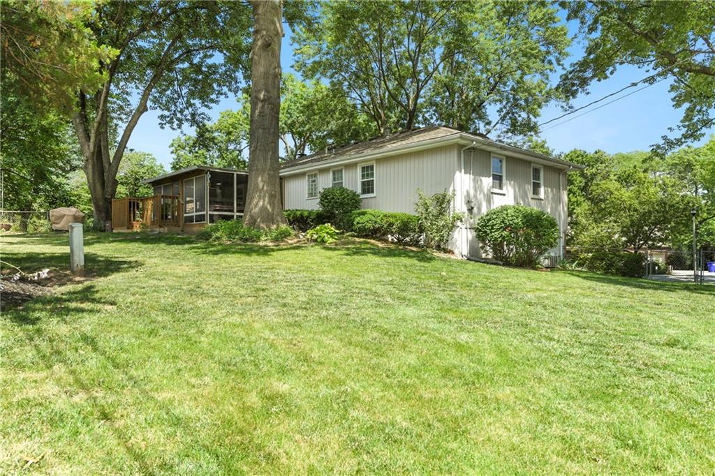 9917 W 65th Pl, Merriam, KS 66203