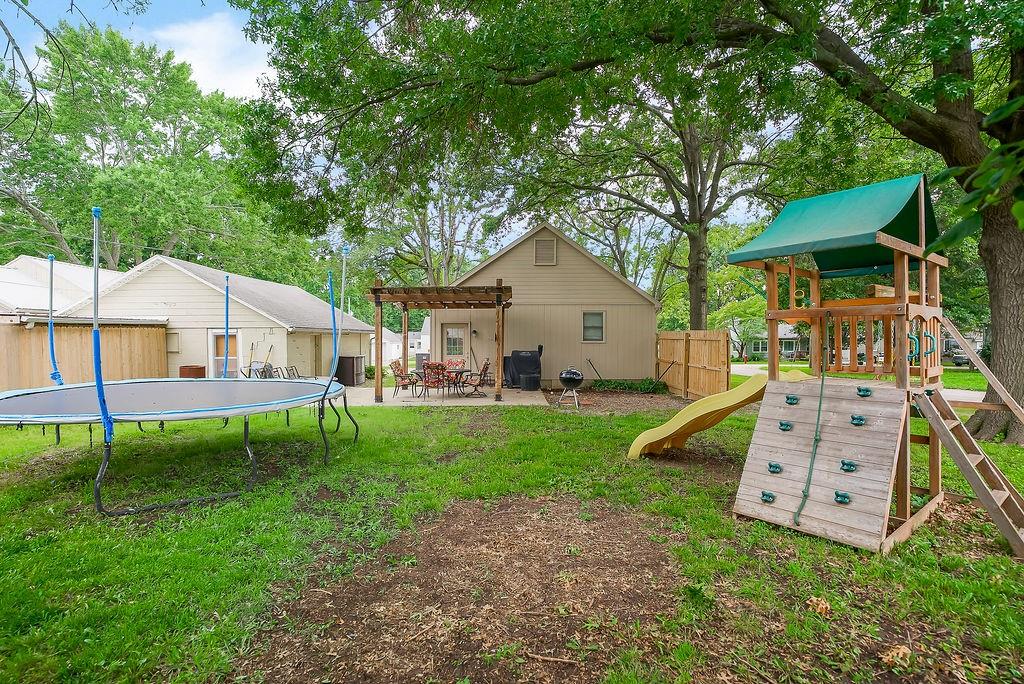 601 S Peoria St, Louisburg, KS 66053