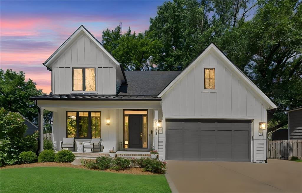 7942 Reinhardt Ln, Prairie Village, KS 66208