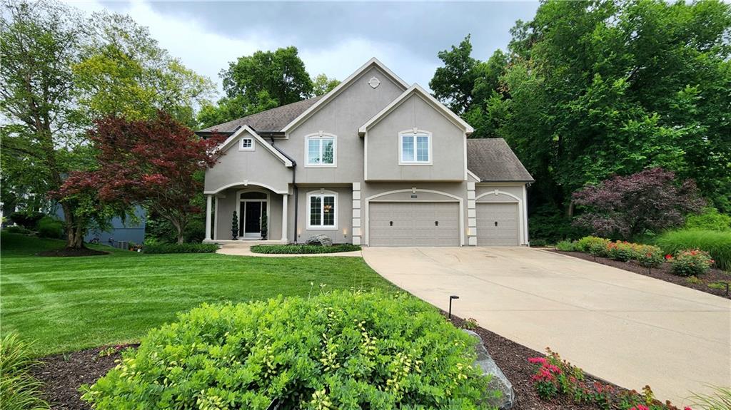 10202 NW River Hills Dr, Parkville, MO 64152