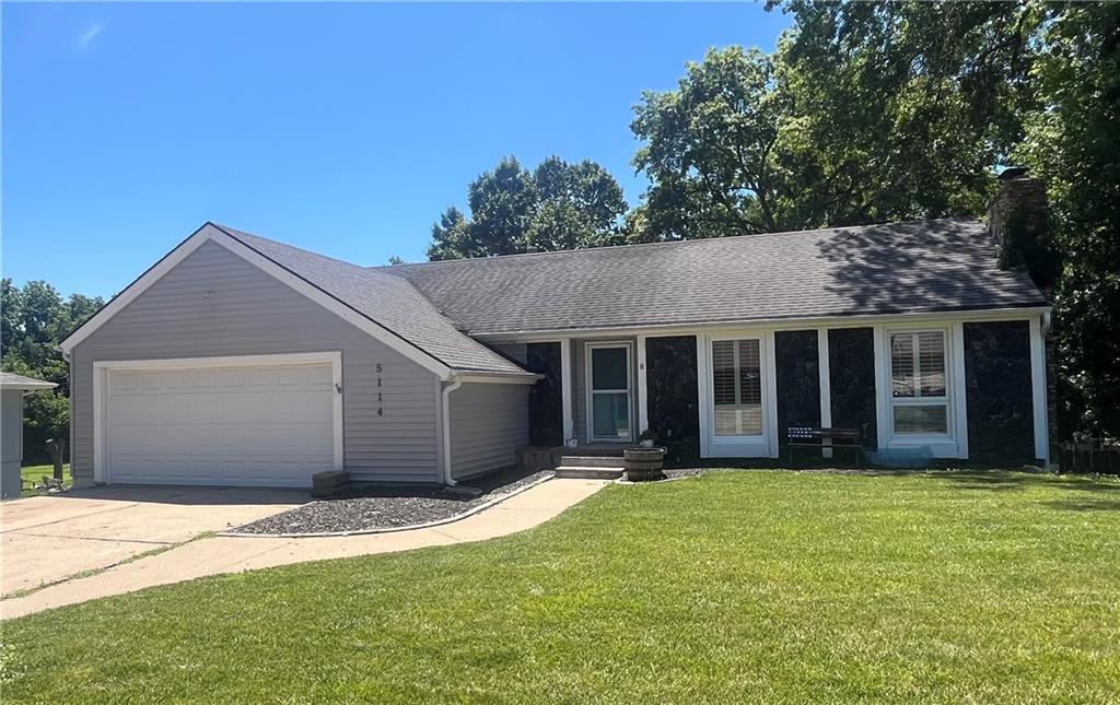 5114 Mockingbird Ln, St Joseph, MO 64506