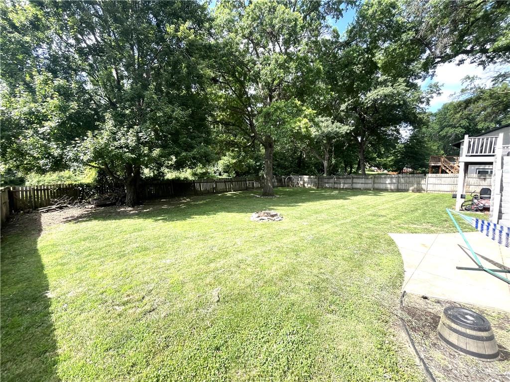 5114 Mockingbird Ln, St Joseph, MO 64506