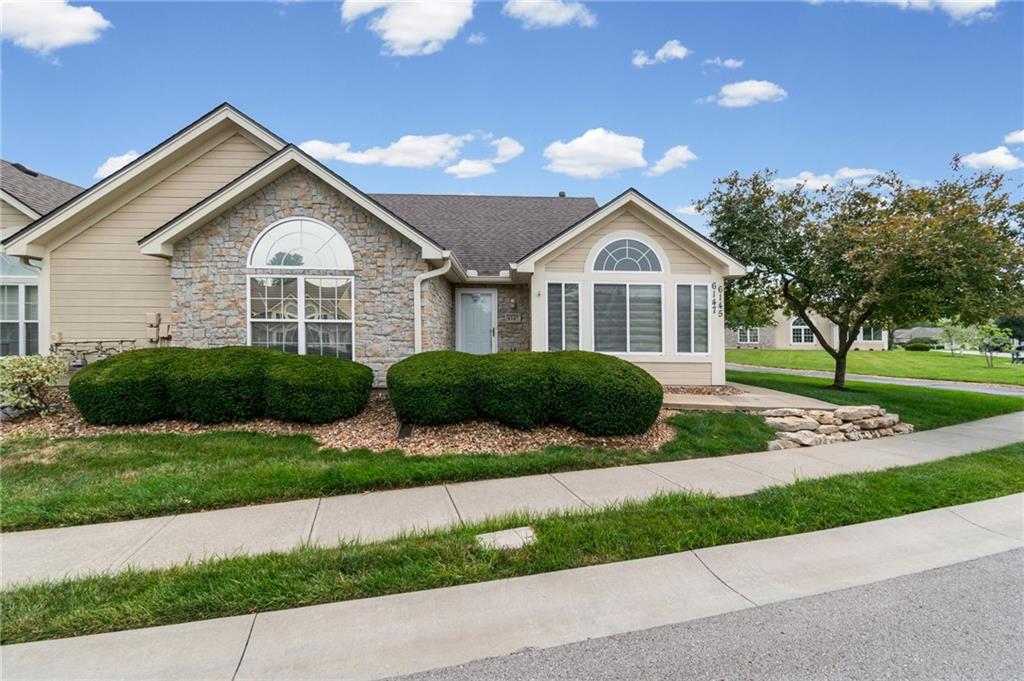 6147 NE Kensington Dr #26B, Lee's Summit, MO 64064