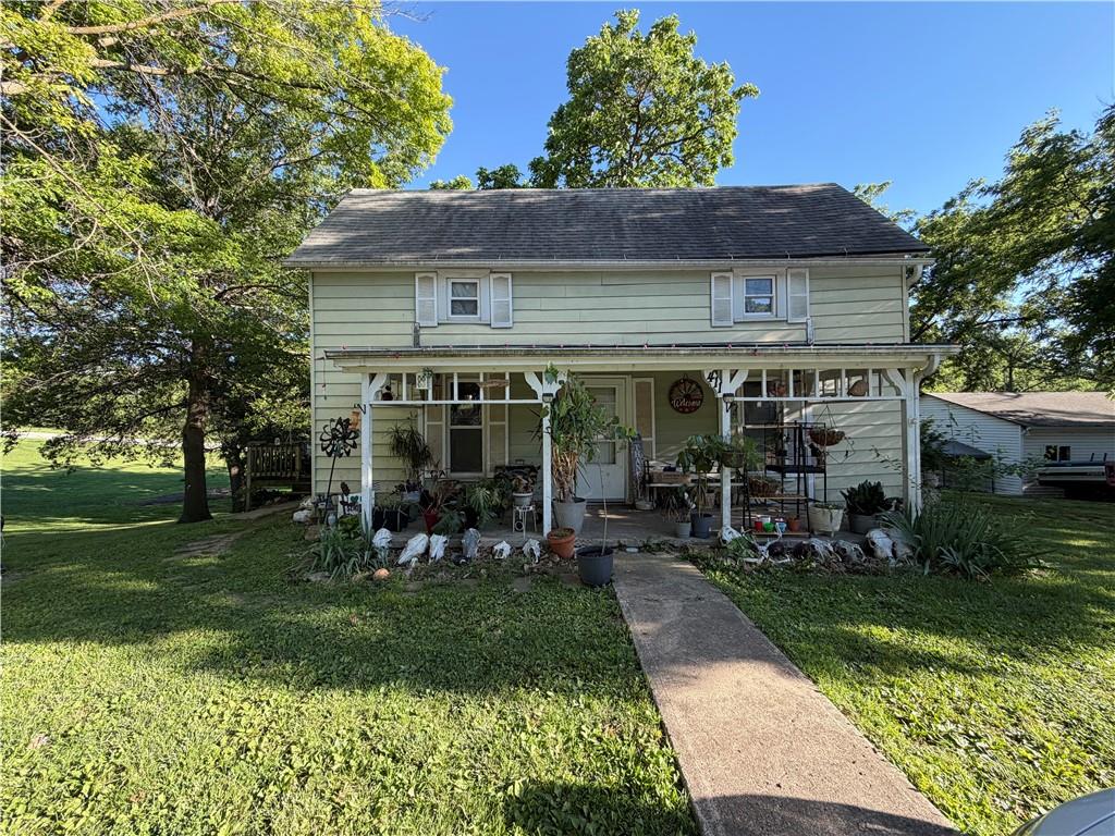 411 E 2nd St, Dearborn, MO 64439