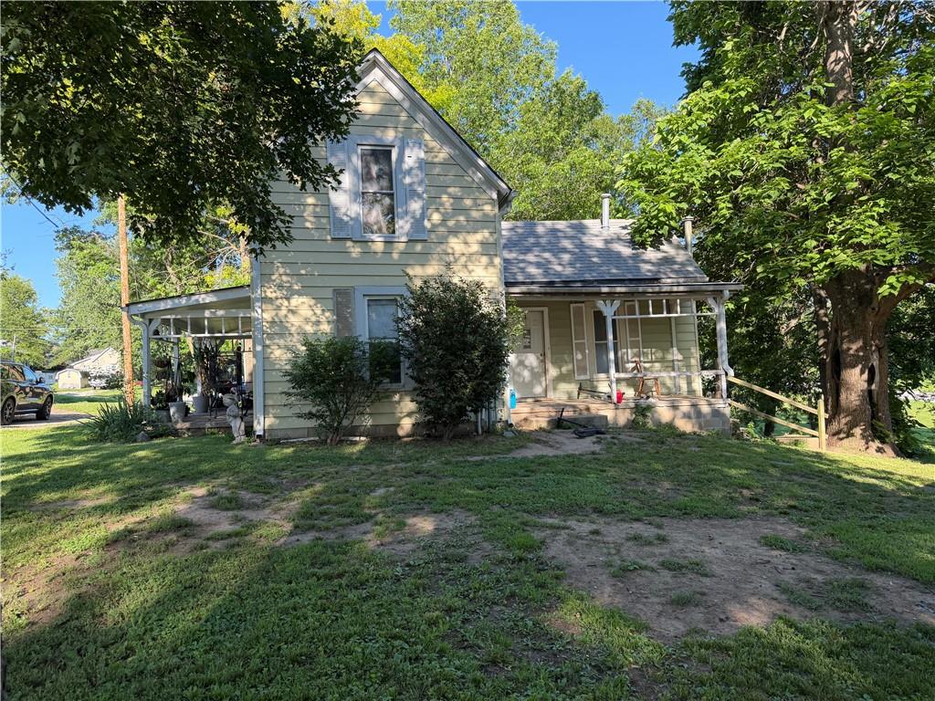 411 E 2nd St, Dearborn, MO 64439