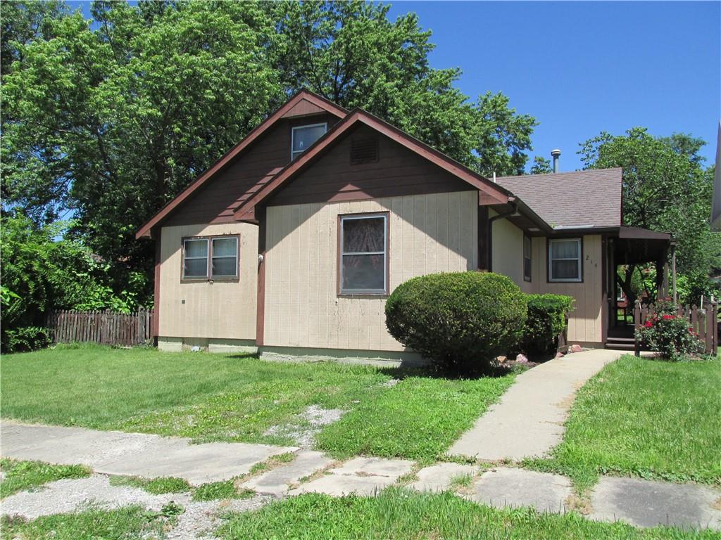 214 W 7th St, Cameron, MO 64429