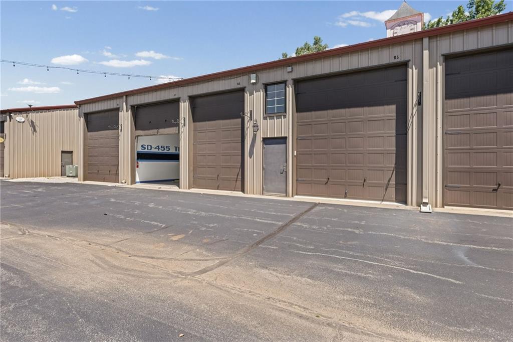29230 W 83rd St, De Soto, KS 66018