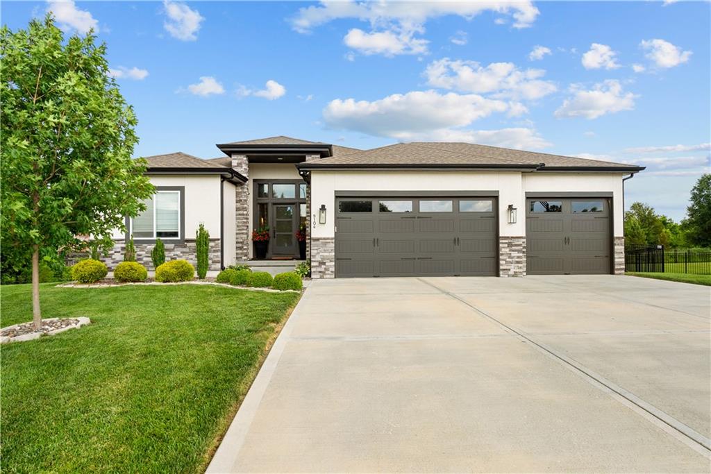 9104 SW 10th Ter, Lee's Summit, MO 64064