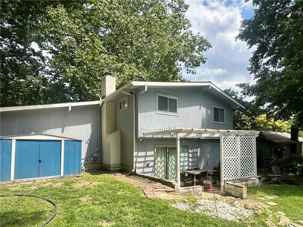 9102 Grant Ln, Overland Park, KS 66212