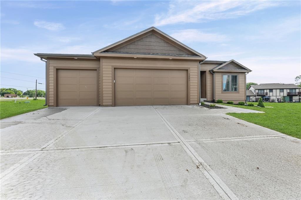 1201 Cottonwood Ct, Paola, KS 66071