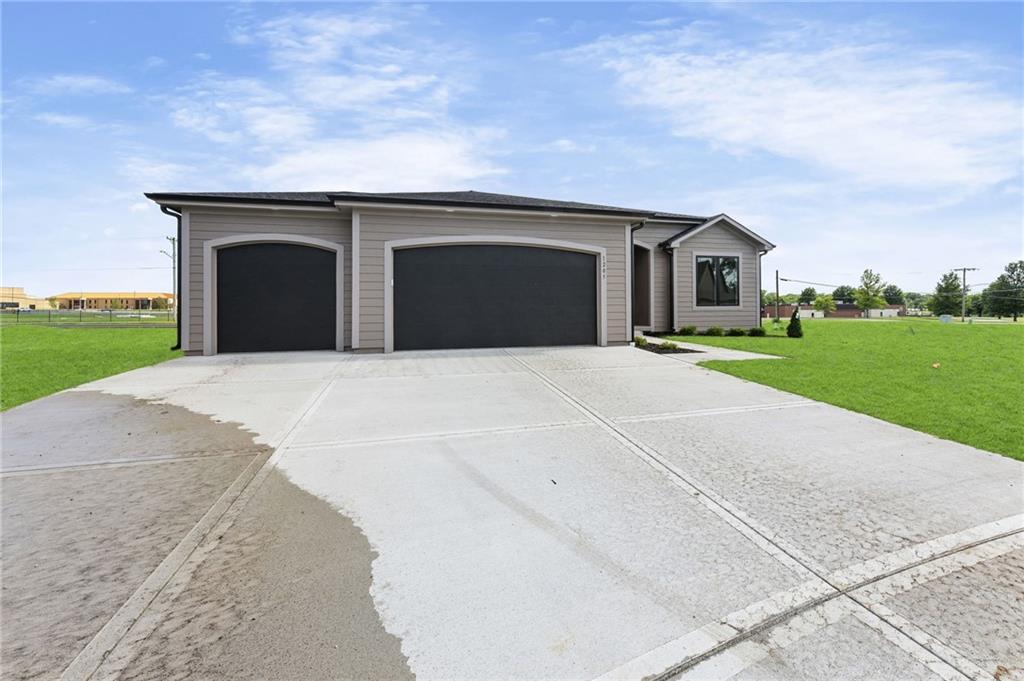 1205 Cottonwood Ct, Paola, KS 66071