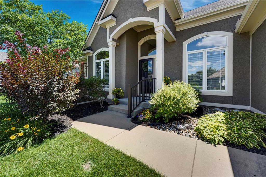 23603 W 72nd Ter, Shawnee, KS 66227