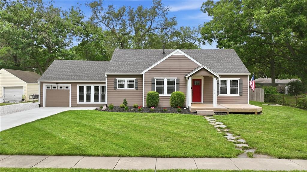610 Pine St, Wellsville, KS 66092