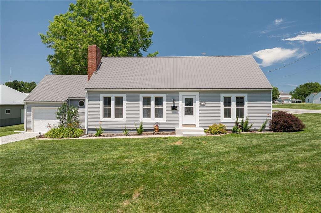 109 E Chestnut St, Hamilton, MO 64644