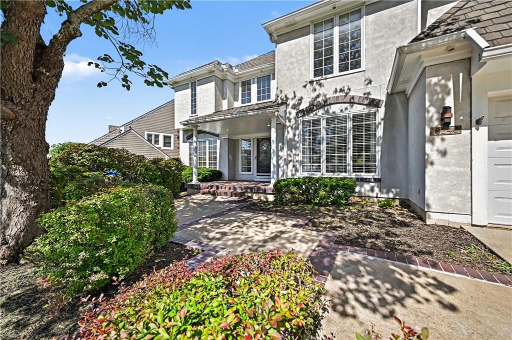10240 S Northlake Ave, Olathe, KS 66061