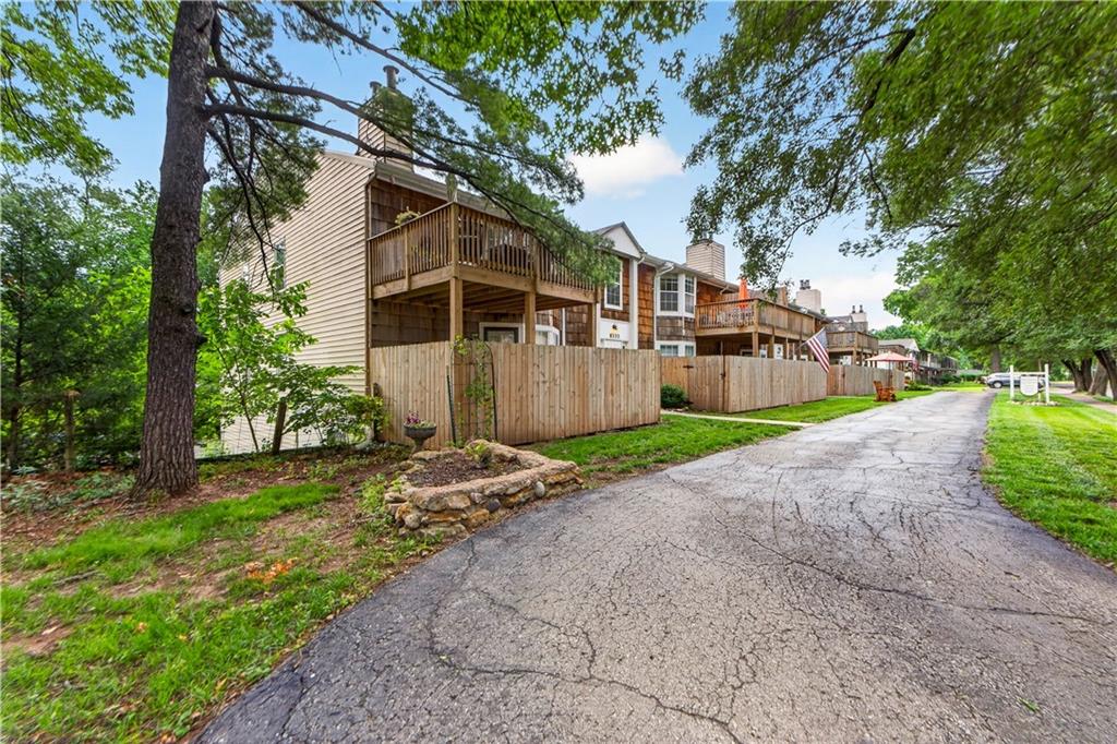 8333 Lowell Ave #2, Overland Park, KS 66212