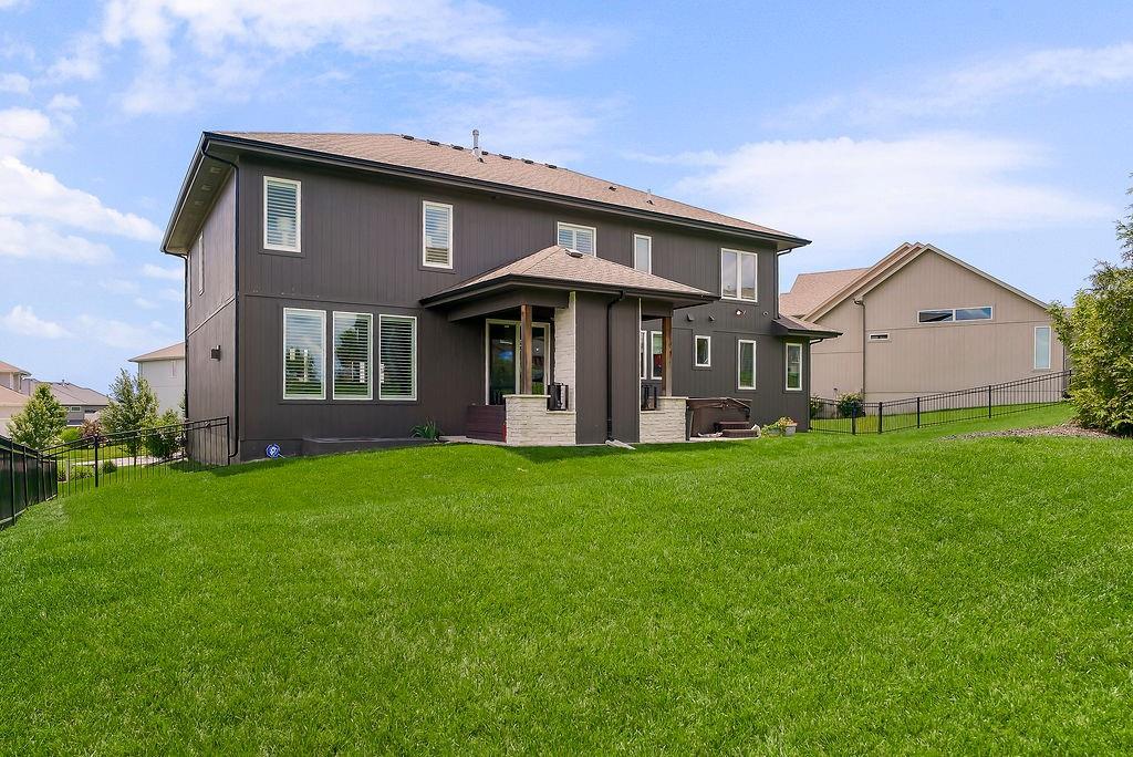 25470 W 114th Ct, Olathe, KS 66061