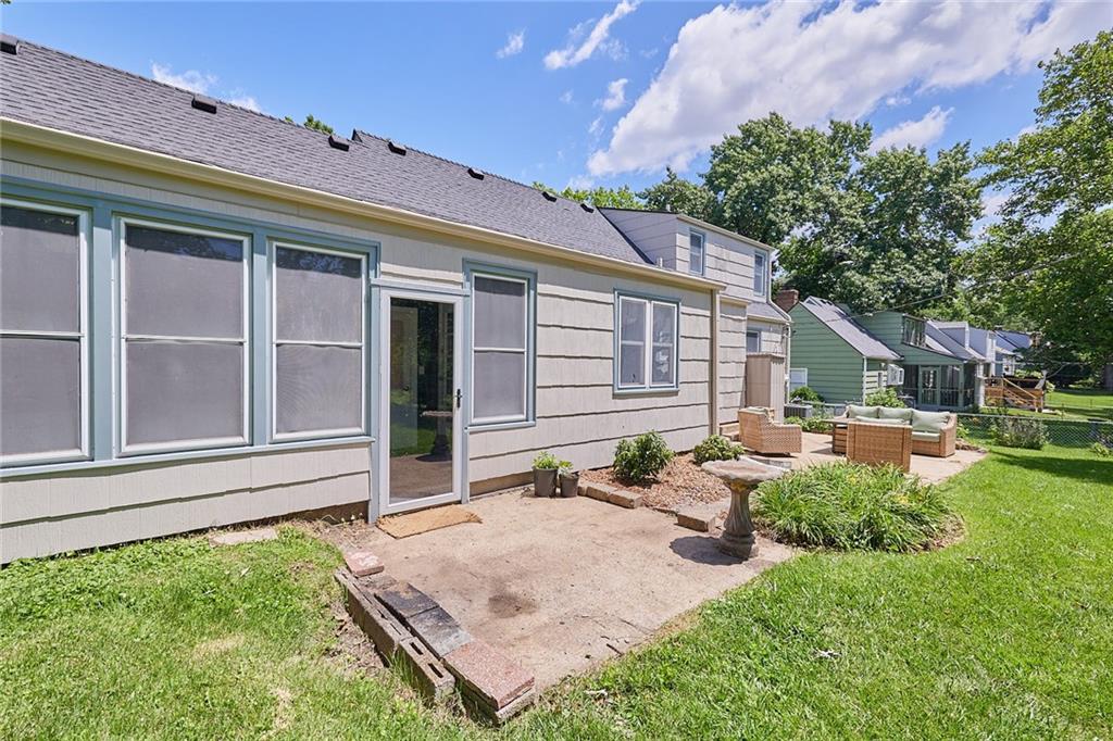 4401 W 53rd Ter, Roeland Park, KS 66205