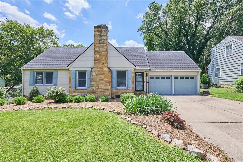 4401 W 53rd Ter, Roeland Park, KS 66205