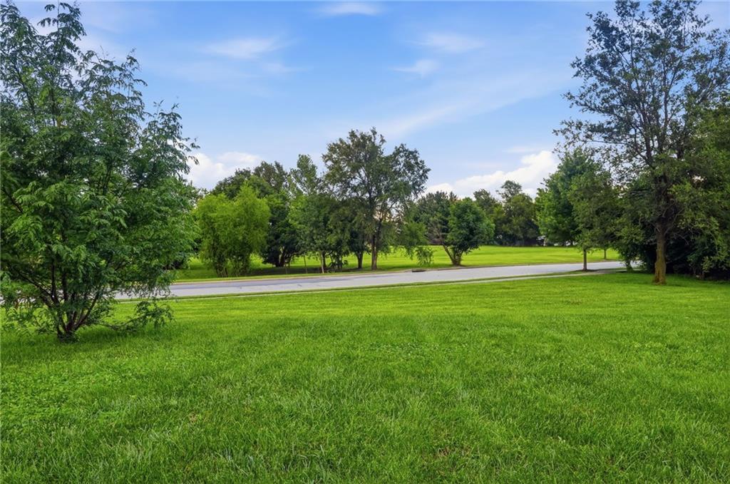 21803 Southcreek Rd, Peculiar, MO 64078