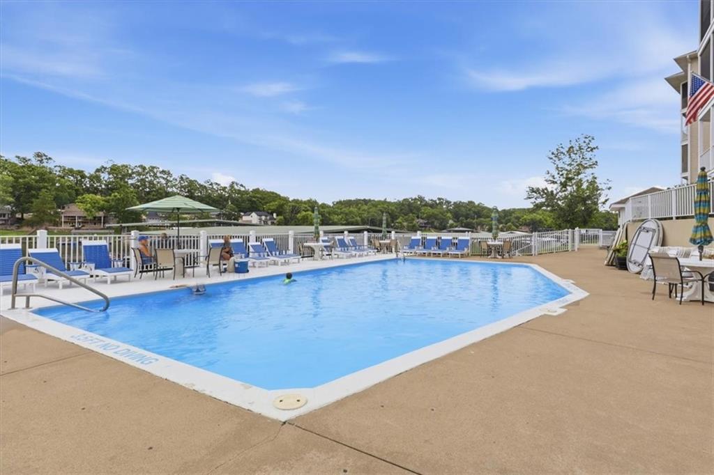 116 Port Royale Dr #1B, Sunrise Beach, MO 65079