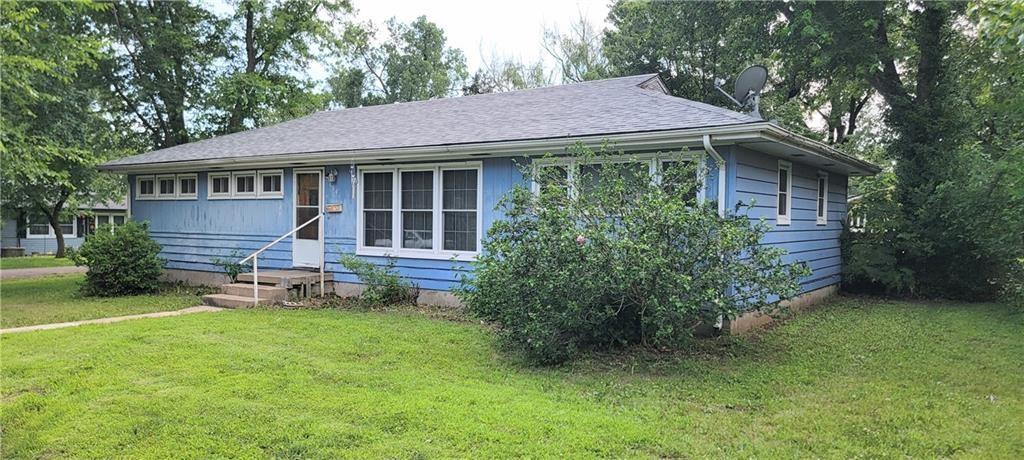 604 N Vermont St, Iola, KS 66749