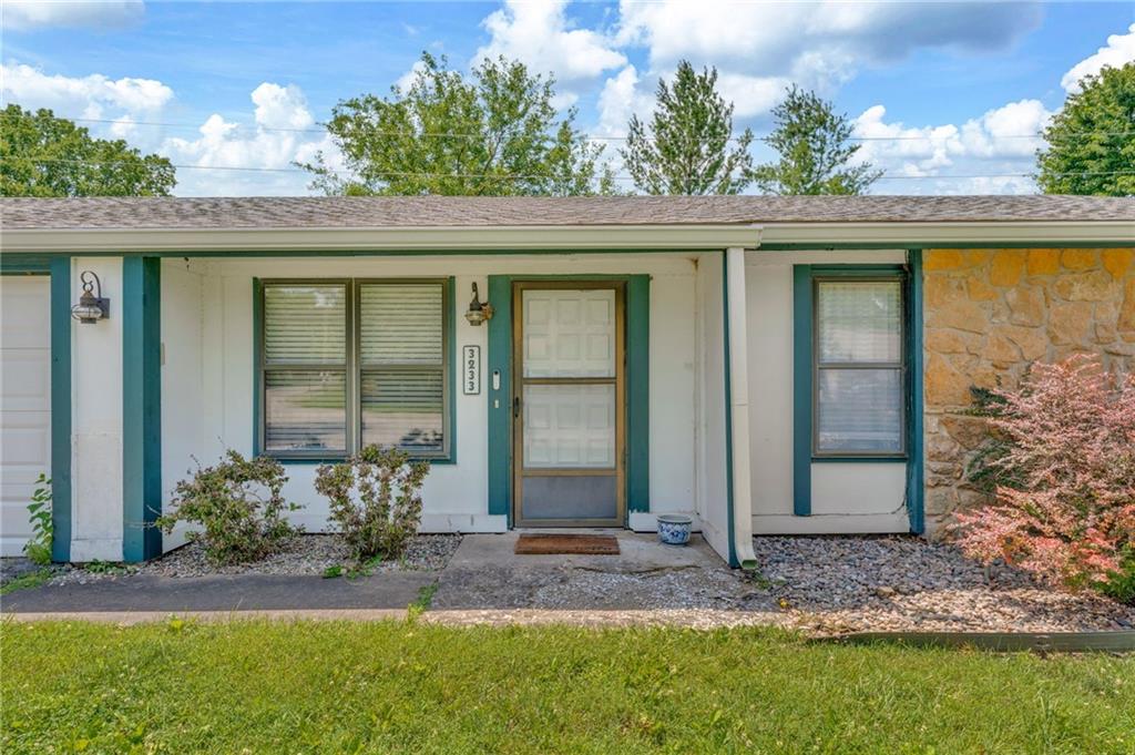 3233 Glacier Dr, Lawrence, KS 66047