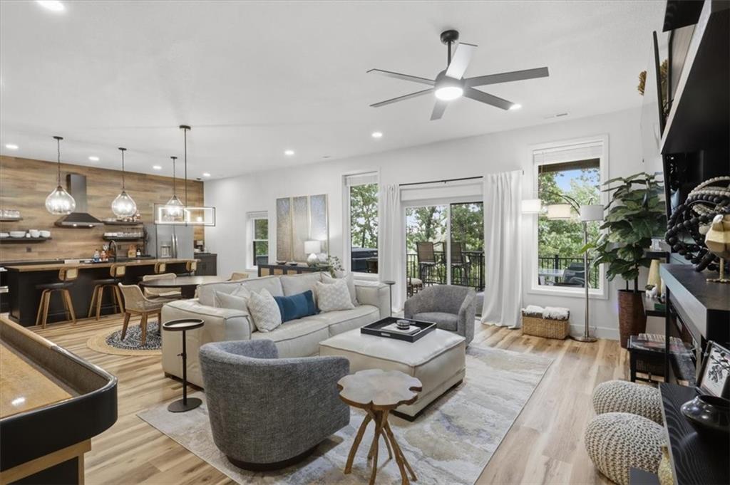 1368 Chimney Point, Sunrise Beach, MO 65079