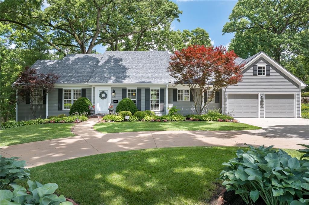 2831 Lovers Ln, St Joseph, MO 64506