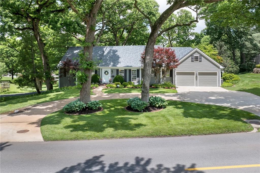 2831 Lovers Ln, St Joseph, MO 64506