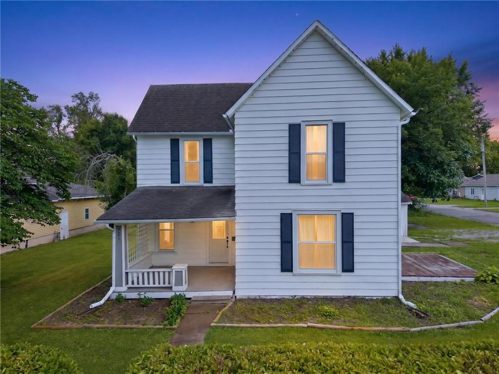 721 W 4th St, Cameron, MO 64429