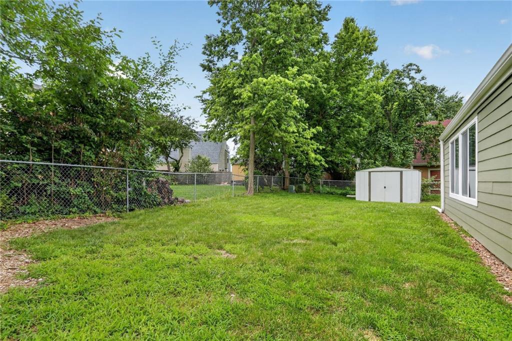 228 Deerfield Ln, Lawrence, KS 66049