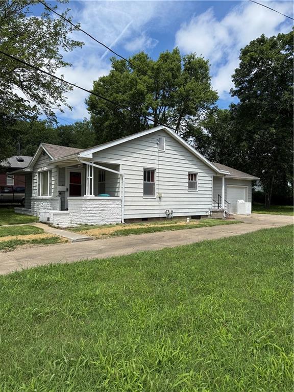 404 W Dakota St, Butler, MO 64730