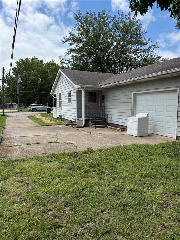 404 W Dakota St, Butler, MO 64730