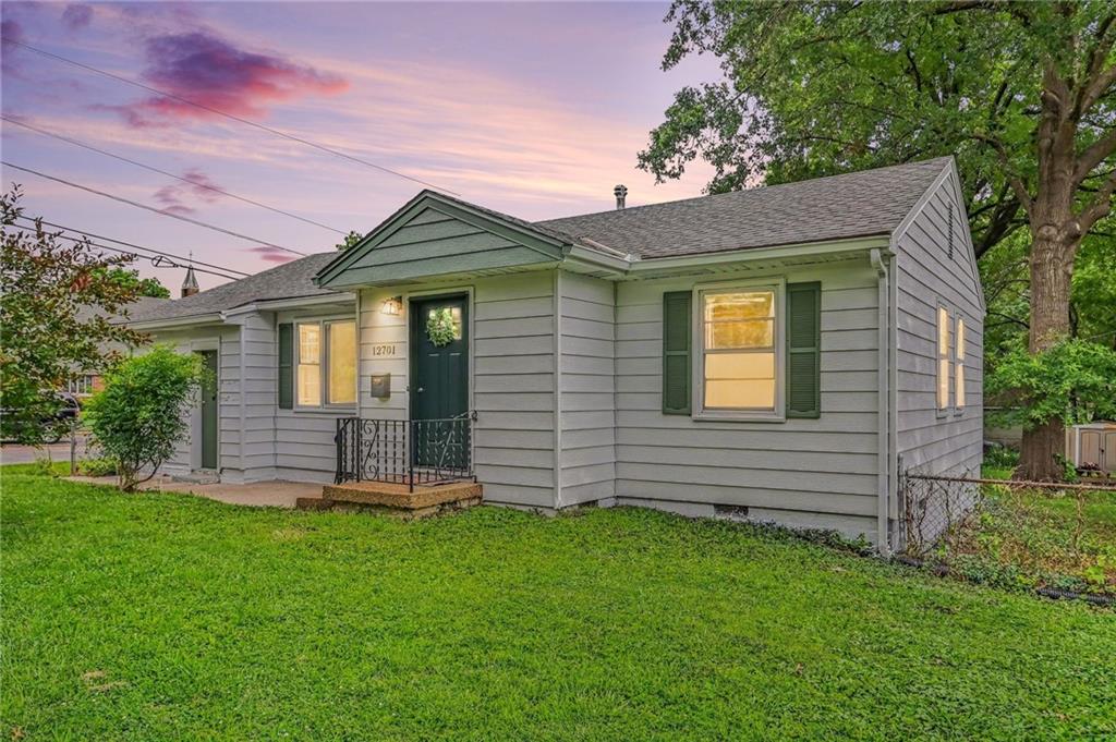 12701 Grandview Rd, Grandview, MO 64030