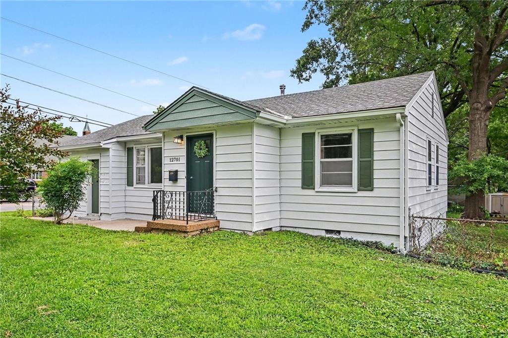 12701 Grandview Rd, Grandview, MO 64030