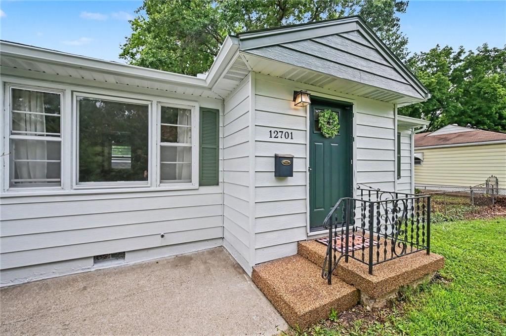12701 Grandview Rd, Grandview, MO 64030