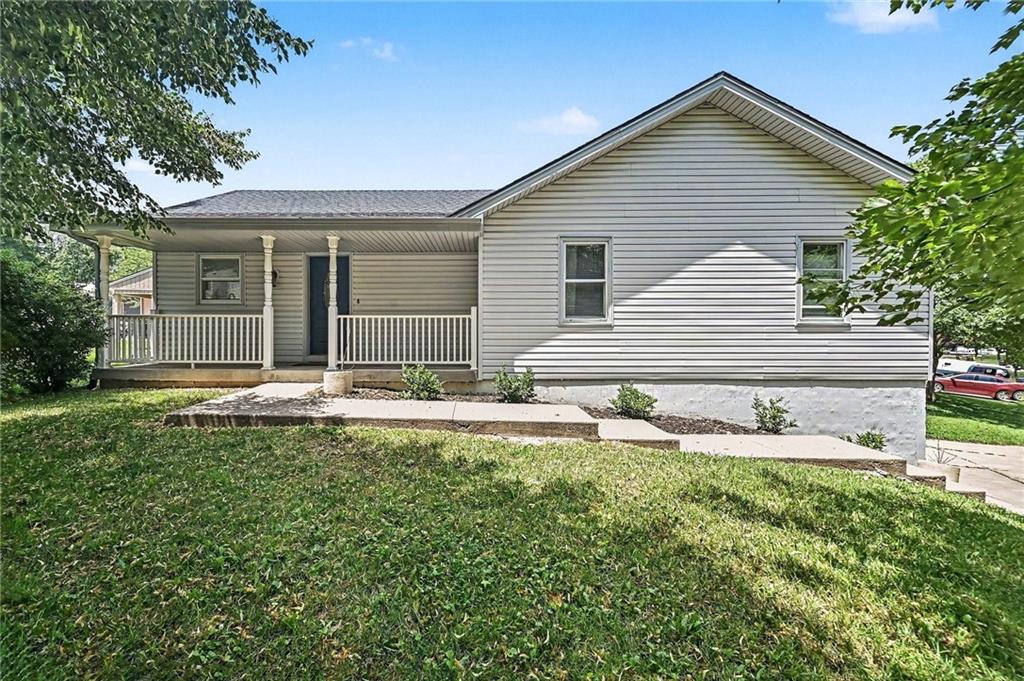 1720 Regency Dr, Kearney, MO 64060