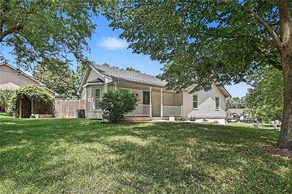 1720 Regency Dr, Kearney, MO 64060