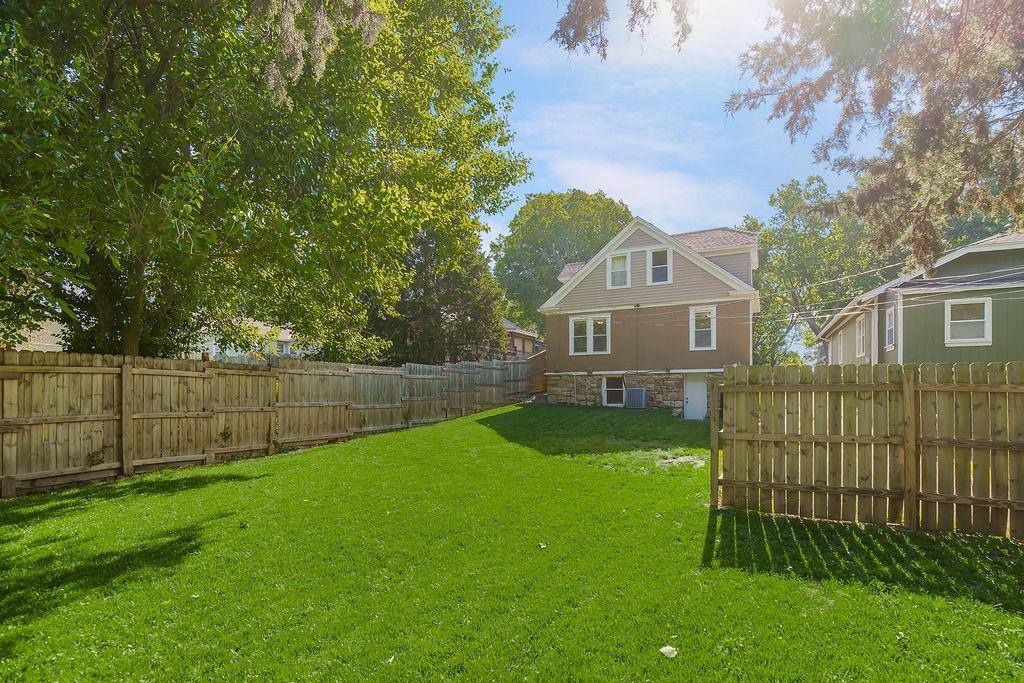 6028 Harrison St, Kansas City, MO 64110