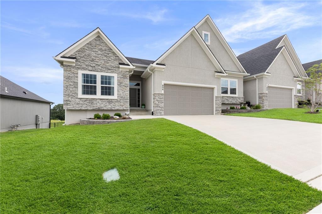 804 NE Algonquin St, Lee's Summit, MO 64064