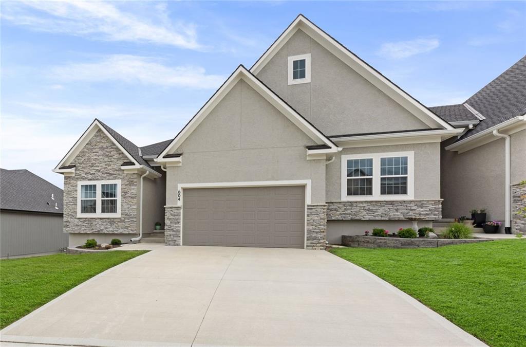 804 NE Algonquin St, Lee's Summit, MO 64064