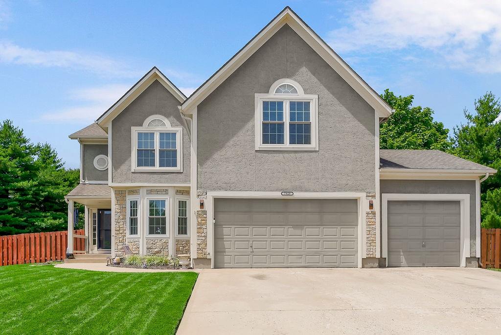 7929 W 155th Pl, Overland Park, KS 66223