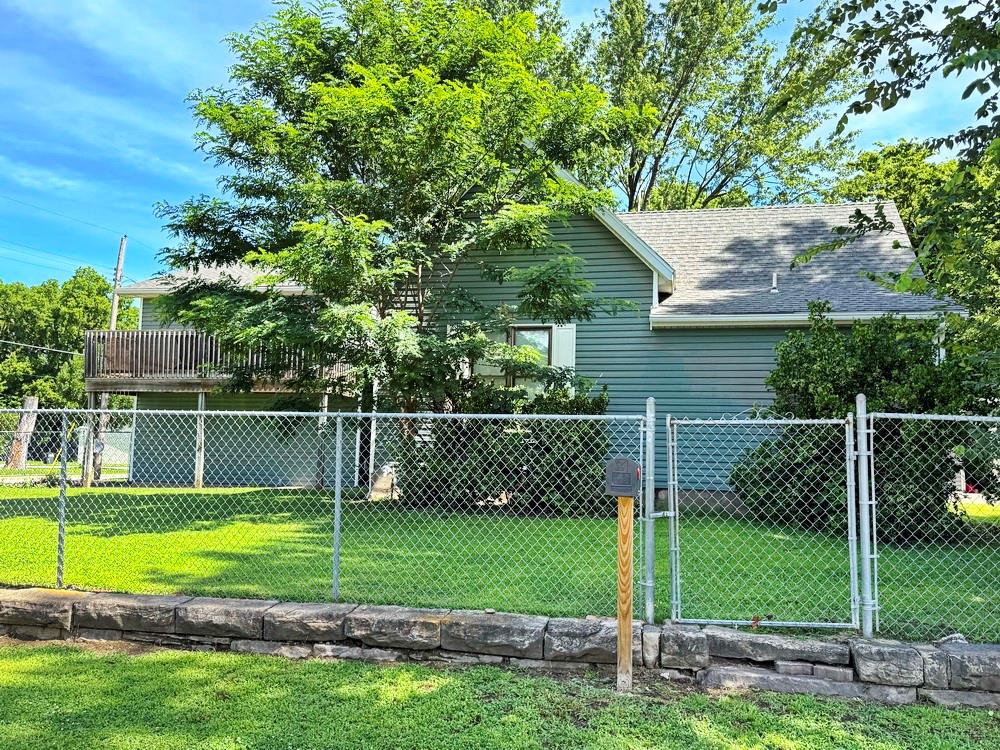 628 W Arch St, Nevada, MO 64772